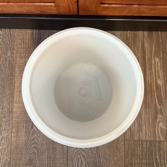 Tupperware Tall Canister - Picture 8 of 16